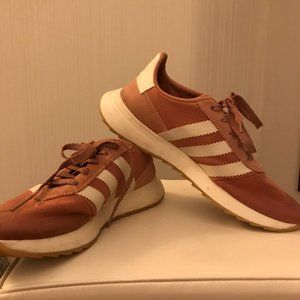 Adidas tennis shoes size 8.5